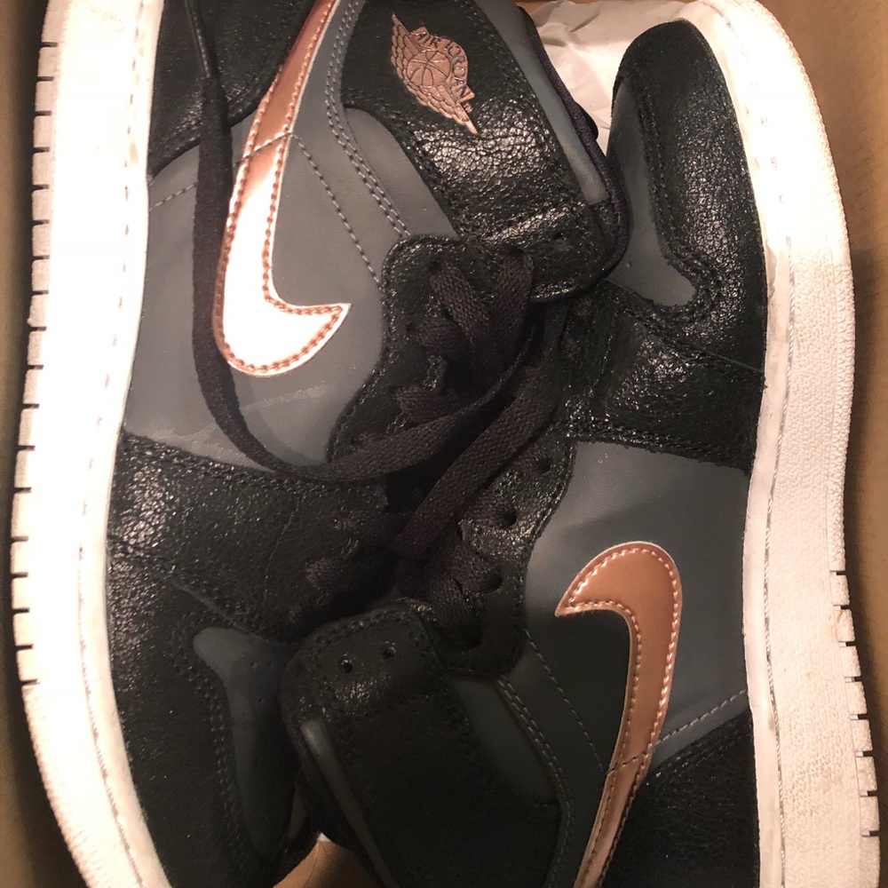 Air Jordan 1 Retro High BG